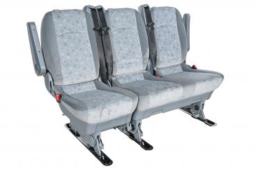 Asiento de tres plazas, confort para las plazas traseras/1. 