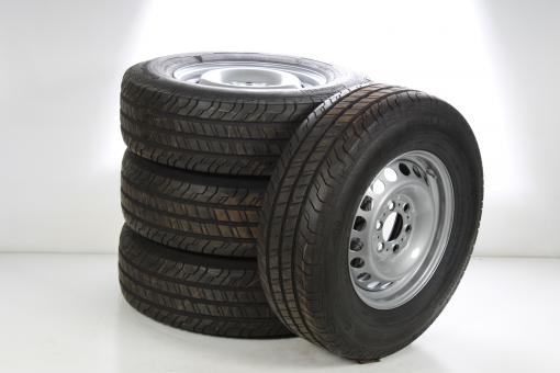 Juego completo de ruedas de verano de acero de 16 pulgadas con neumáticos Continental para Sprinter VS30 Hinterradantrieb 907, original Mercedes-Benz